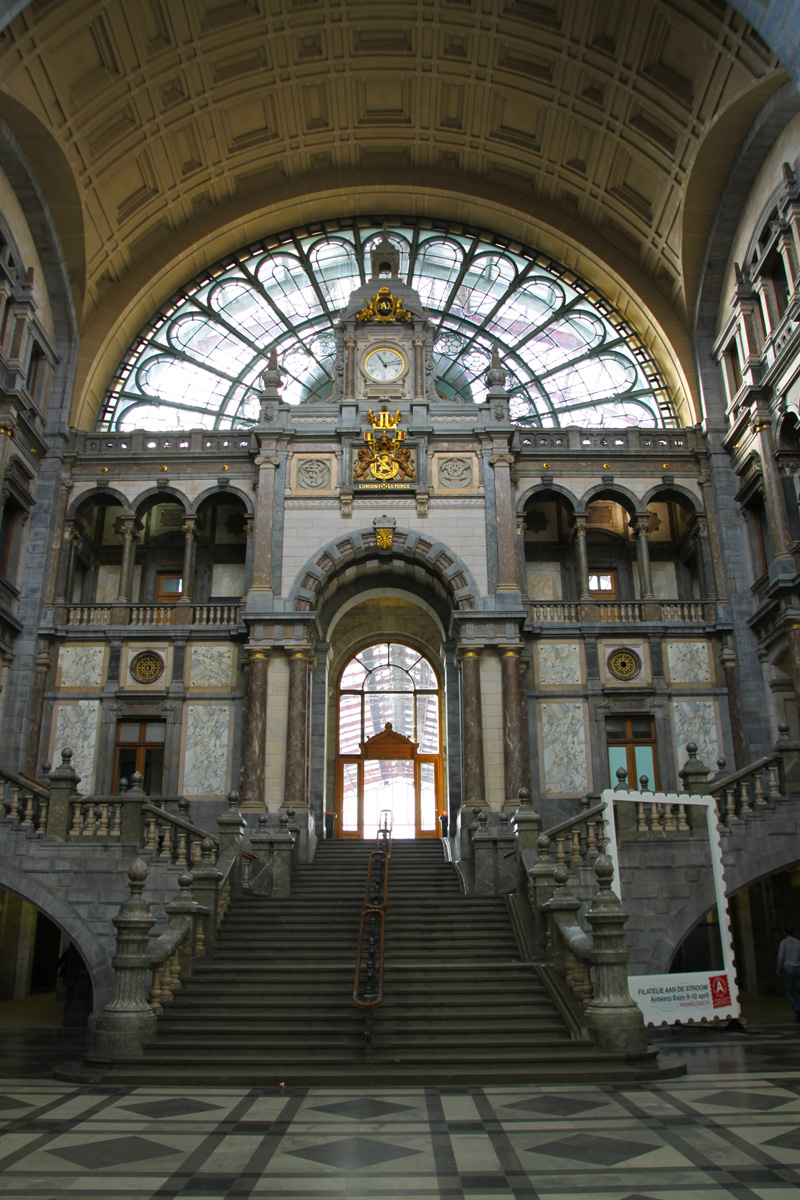 Station-Antwerpen-Centraal_Stairs