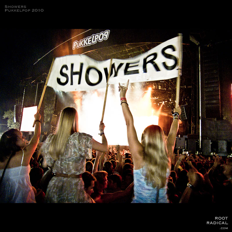 Showers-pukkelpop-2010 Girls carrying around a big showers sing in the crowd of Pukkelpop 2010